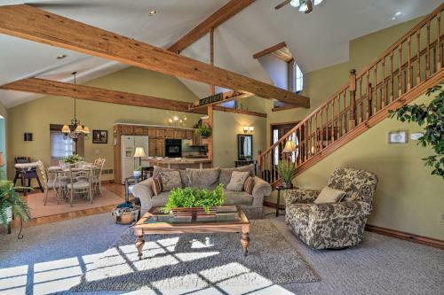 Private Family Home With Deck And Forest Views!