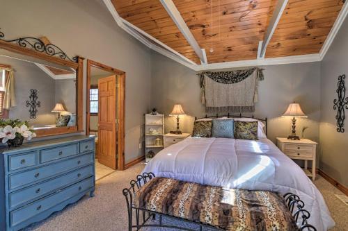 Private Family Home With Deck And Forest Views!