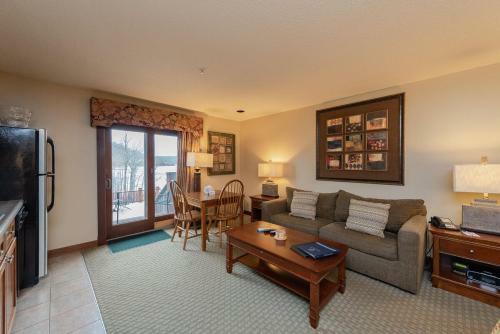 Hotel A123- Studio Lake View Suite, First Floor Unit, Has A Private Balcony!