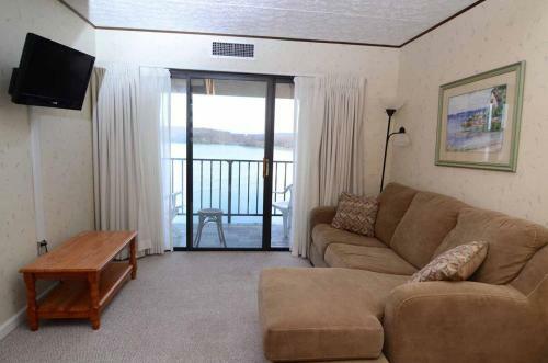 502f - Lakefront 3 Bedroom Condo With 2 Bathrooms, Free Wifi!