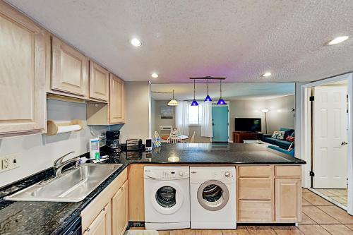 Apartamento Updated Oceanfront Patio Condo At The Colonial Condo