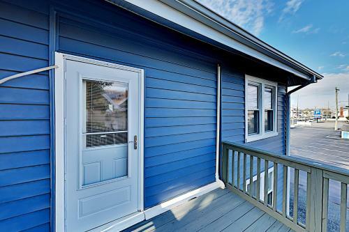 New Downtown Hideaway - 2 Blocks To Beach & Bay Home