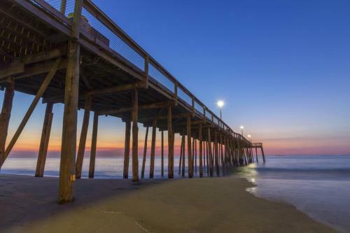 New Downtown Hideaway - 2 Blocks To Beach & Bay Home