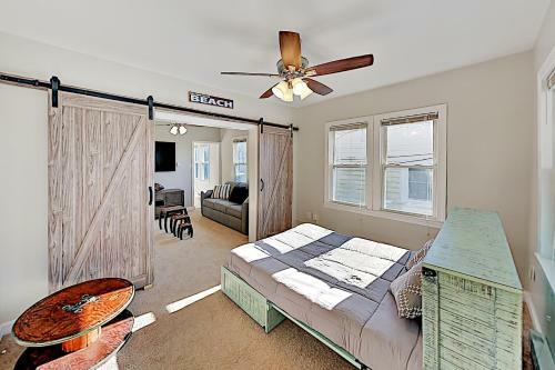New Downtown Hideaway - 2 Blocks To Beach & Bay Home