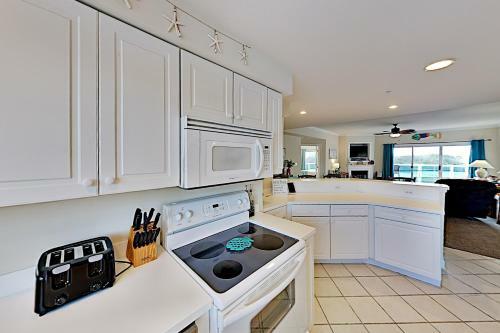 Apartamento Bayfront Condo With Pool & Balcony - Walk To Beach Condo