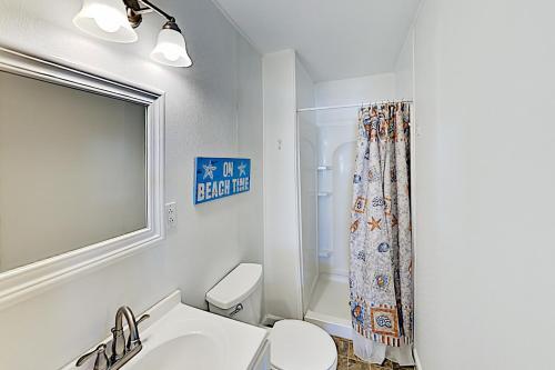 Apartamento Downtown Getaway With Balcony - Walk To Beach! Duplex