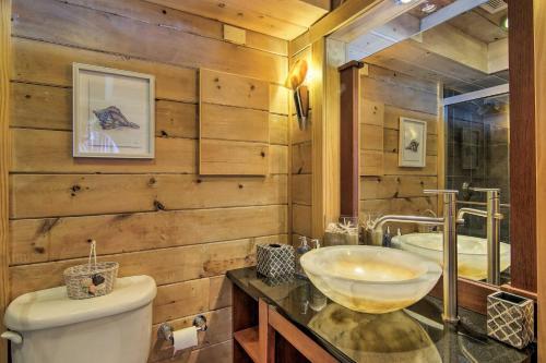 Apartamento Nautical Beachfront Condo With Deck And Ocean Views!