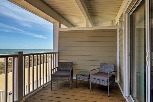 Apartamento Nautical Beachfront Condo With Deck And Ocean Views!