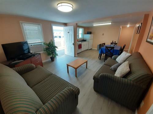 Atlantic Breeze Motel & Apartments