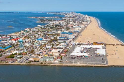 Apartamento Bayside Getaway With Pool - Walk To Beach & Dining Condo