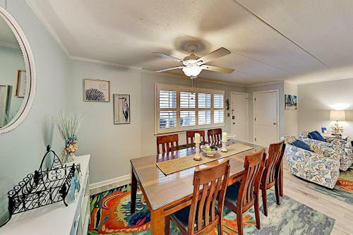 Apartamento Canvasback - Beachside Getaway - Stroll To Dining Condo