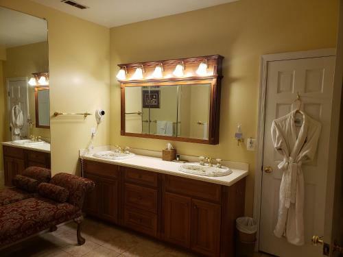 Blue Heron Inn - A Bed And Breakfast Llc