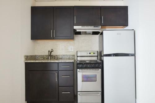 Evonify Stays - Theatre District Apartments