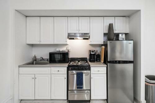 Evonify Stays - Theatre District Apartments