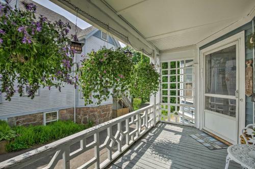 Quaint Beverly Townhome Walk To Beach And Downtown!