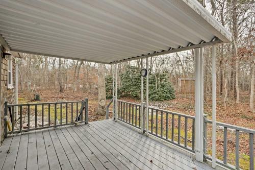 Quiet Brewster House With Deck - Mins To Bay Beaches!