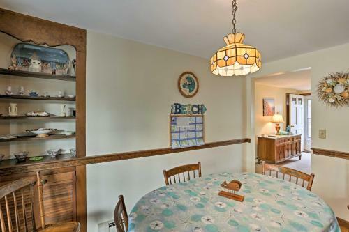 Quiet Brewster House With Deck - Mins To Bay Beaches!