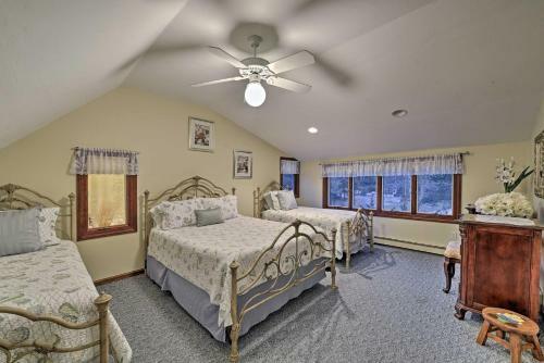 Bourne Home With Hot Tub And Deck, 10 Mins To Beaches!