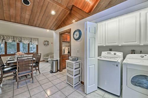 Bourne Home With Hot Tub And Deck, 10 Mins To Beaches!