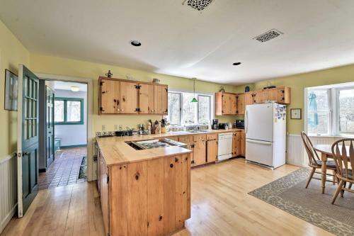Chilmark House With Sunroom On Marthas Vineyard