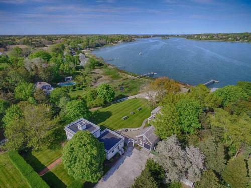 446 Waterfront Fun Awaits In This Huge Family Estate