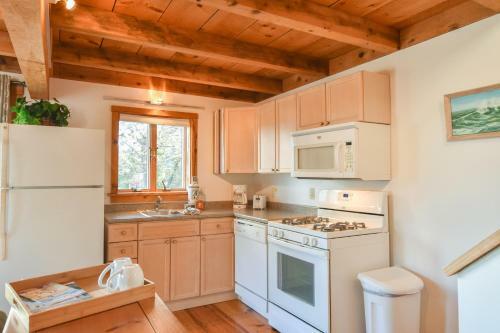 446 Waterfront Fun Awaits In This Huge Family Estate
