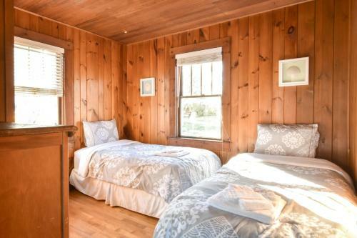 446 Waterfront Fun Awaits In This Huge Family Estate