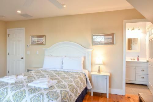 446 Waterfront Fun Awaits In This Huge Family Estate