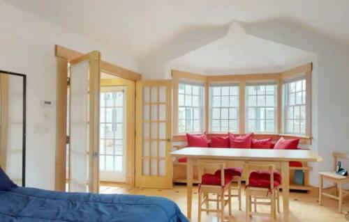 Edgartown Village - Close To Main Street Home