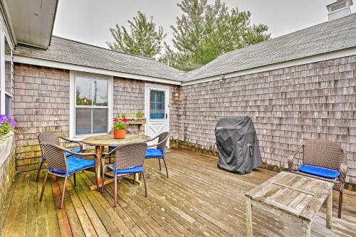 Nantucket Retreat With Deck Walk To The Ferry!