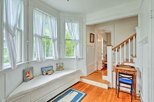 Nantucket Retreat With Deck Walk To The Ferry!