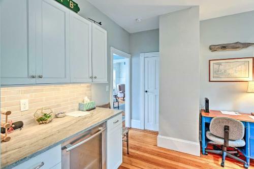 Nantucket Retreat With Deck Walk To The Ferry!