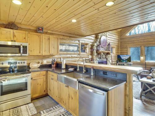 832 Mountain Cabin