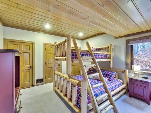 832 Mountain Cabin