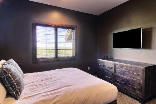 7325 Creekside Condo