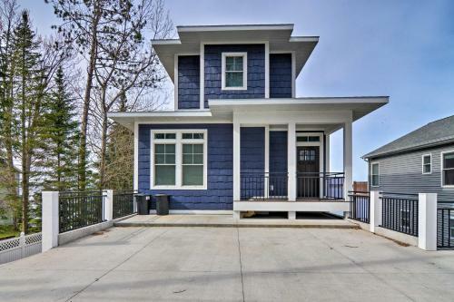 Lakefront Cadillac Home With Dock - Mins To Hiking