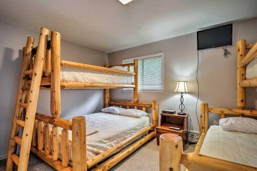 Lake Charlevoix Home With Deck, Walk To Downtown!