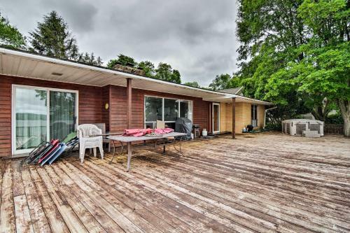 Lake Charlevoix Home With Deck, Walk To Downtown!