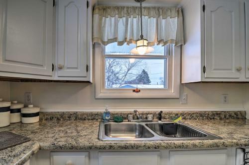 Hip Downtown Cottage - Walk To Beach, Pier, Dining