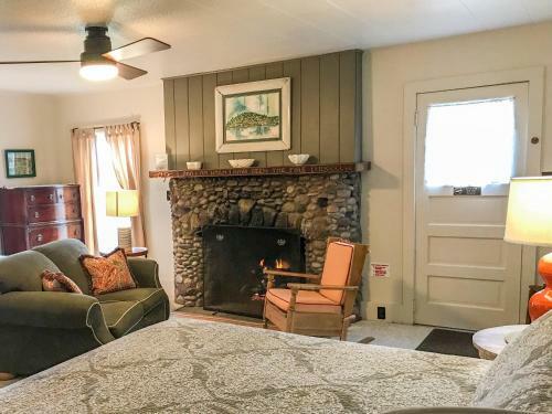 Hotel Chimney Corners Resort