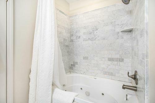 Birchwood: Enchanting Lake Michigan View