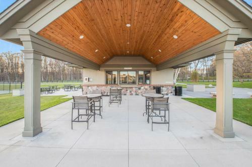 Birchwood: Enchanting Lake Michigan View
