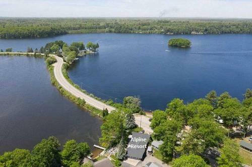 Apartamento Quaint Cabin Near Many Attractions W/ Private Dock