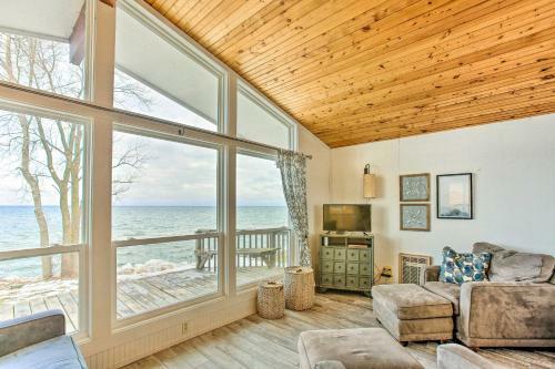 Lakefront Cottage Near Wineries And State Parks