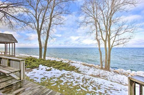 Lakefront Cottage Near Wineries And State Parks