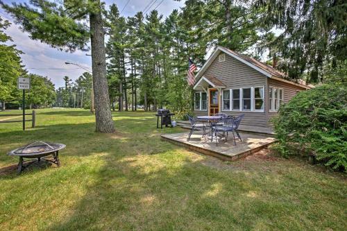 Bayview Cottage Suttons Bay Cottage With Fire Pit!