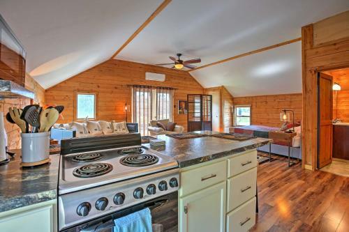 Apartamento Studio Apt With Shared Beach-steps To Suttons Bay!