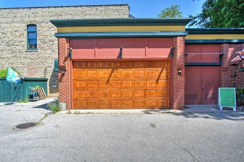 Apartamento Charming Saugatuck Condo With Private Deck And Grill!