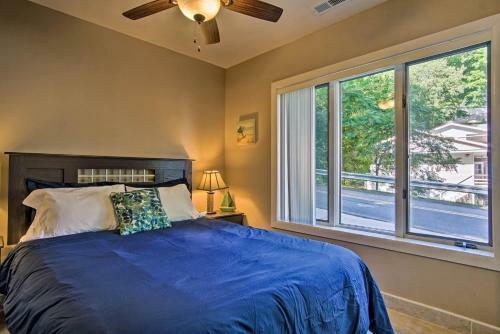 Pet-friendly Cottage Less Than 1 Mile From Oval Beach!