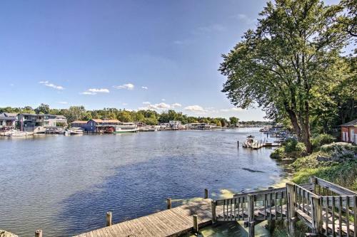 Pet-friendly Cottage Less Than 1 Mile From Oval Beach!
